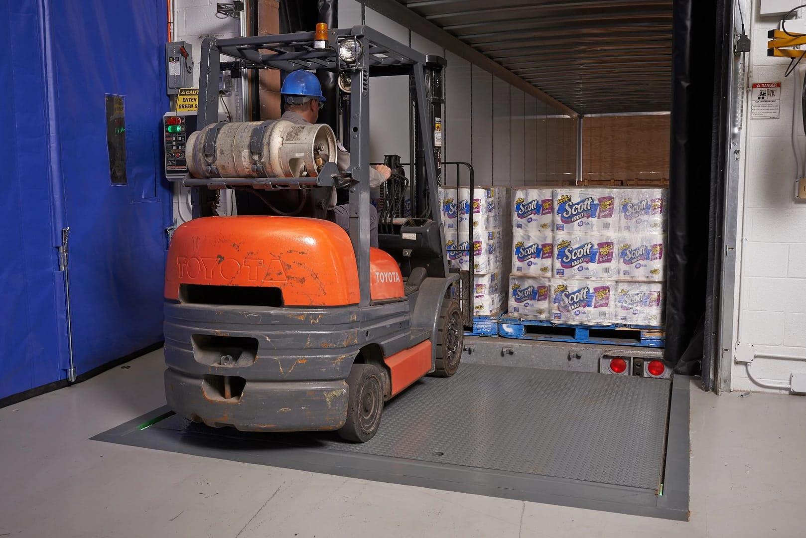 Horizontal Storing Dock Leveller