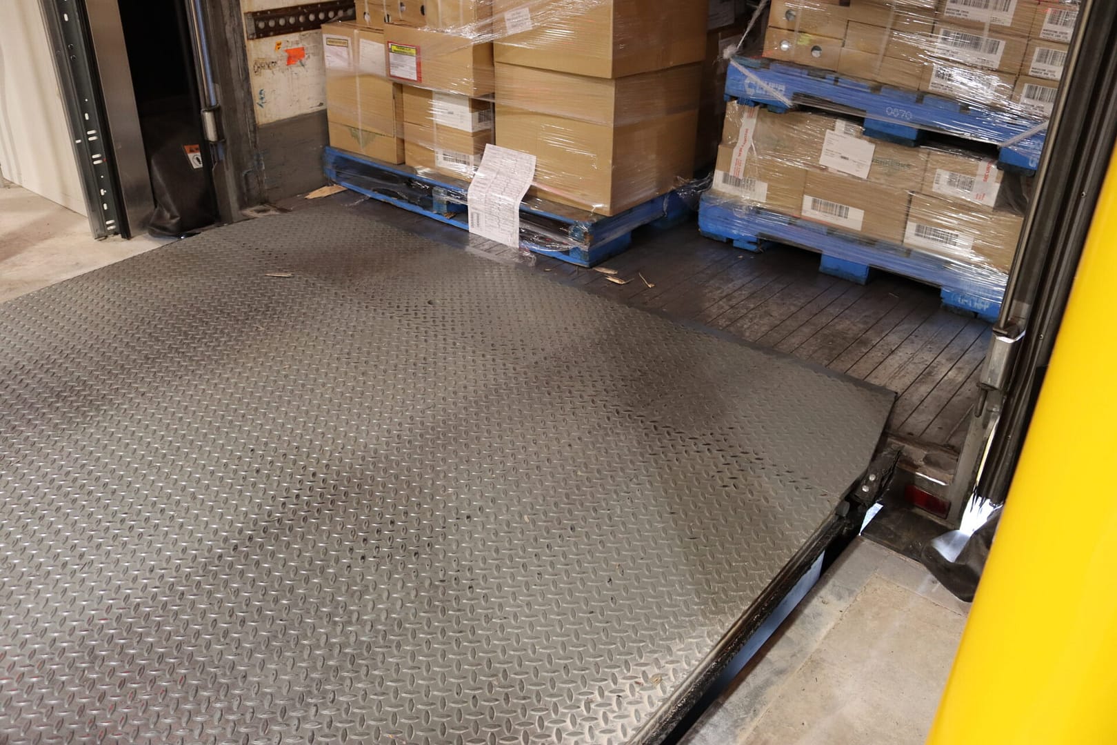 Horizontal Storing Dock Leveller
