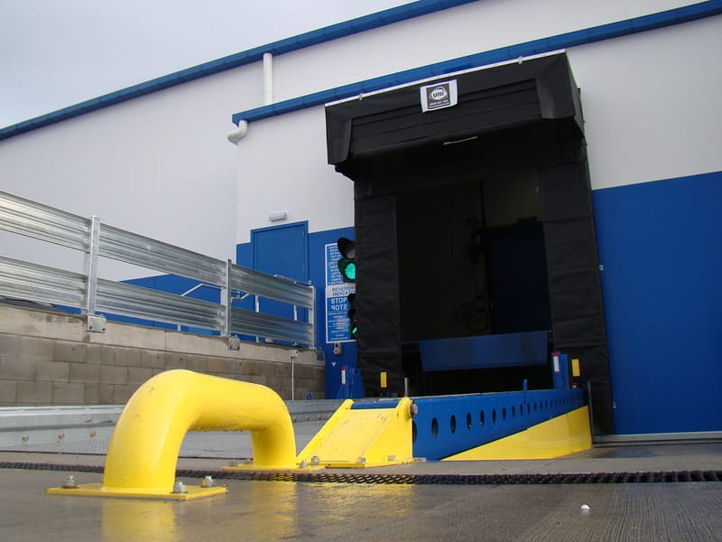 Ulti dock seal and leveller system installed at a Mainfreight loading dock.