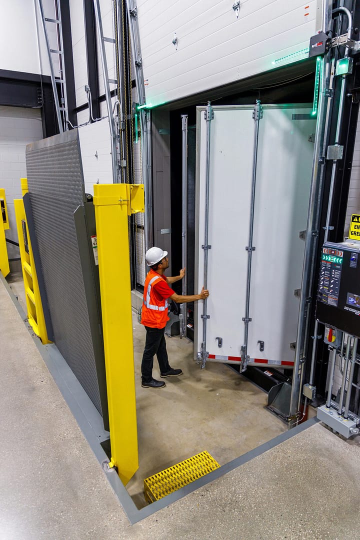 Vertical Storing Dock Leveller